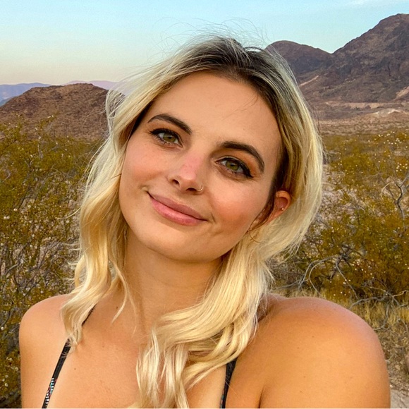 Meet your Posher, Madison - Picture 1 of 1